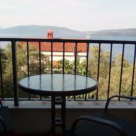 Griv - Close To The Sea * Valun