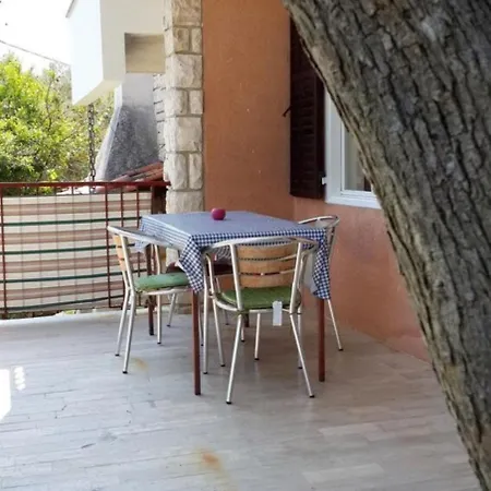 Griv - Close To The Sea Apartment Valun